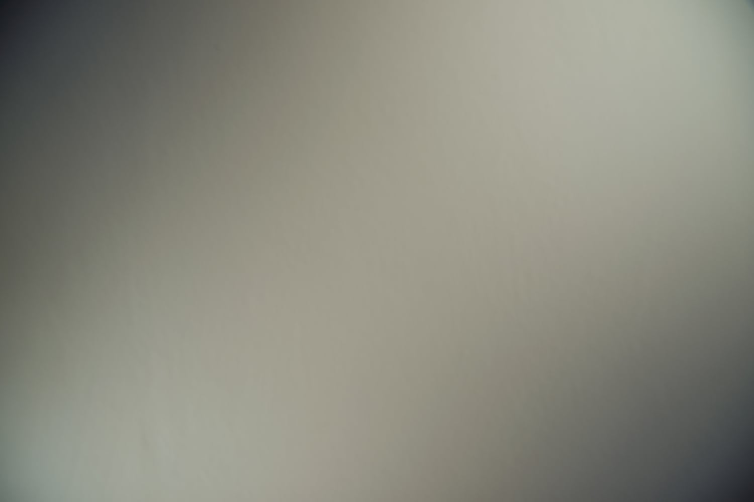 Vignetting and Colour Shift of the Neewer Variable ND filter on a plain white background